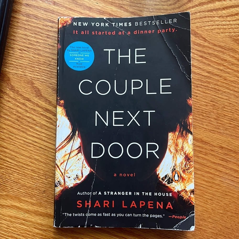 The Couple Next Door book 308pgs 🎉host pick🎉